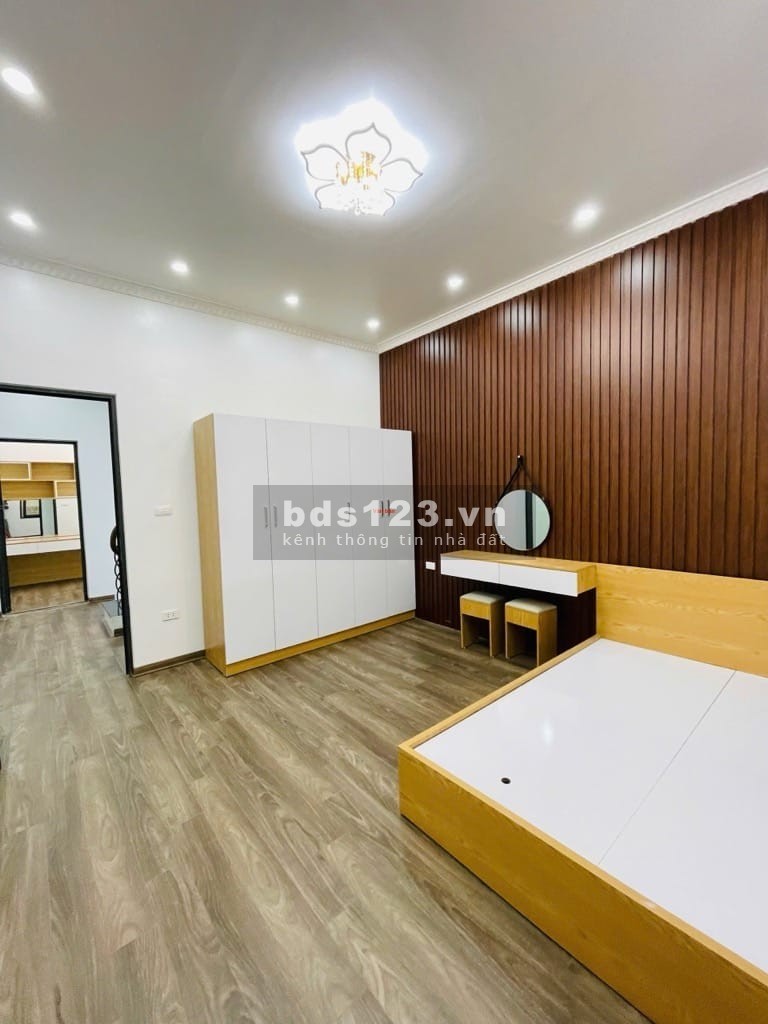 Nhà Đẹp Giá Hời! Ngọc Thụy 40m, 5 Tầng, 5.x Tỷ