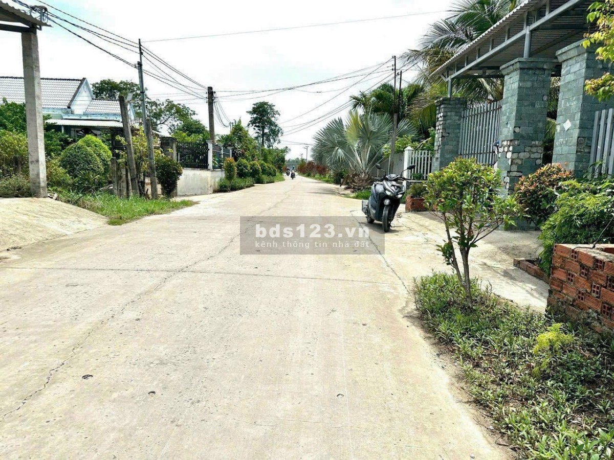 BÁN LÔ ĐẤT MẶT TIỀN KINH DOANH 175M2 - GIÁ CHỈ 800 TRIỆU - GỌI CHO EM XEM ĐẤT