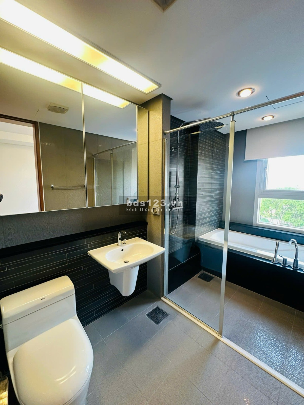 Cho thuê căn hộ hiếm 3PN tầng 6 Xi Riveview Palace Thảo Điền, Tp HCM