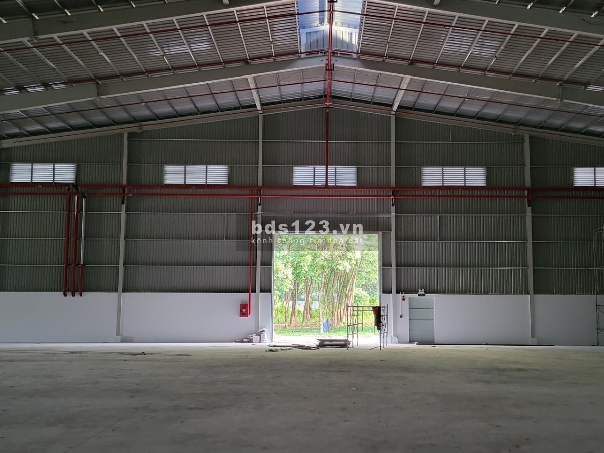 Cho thuê 2800m2 XƯỞNG 100% mới Tân Uyên Bình Dương Gía: 220 triệu/tháng, PCCC tự động, đường cont