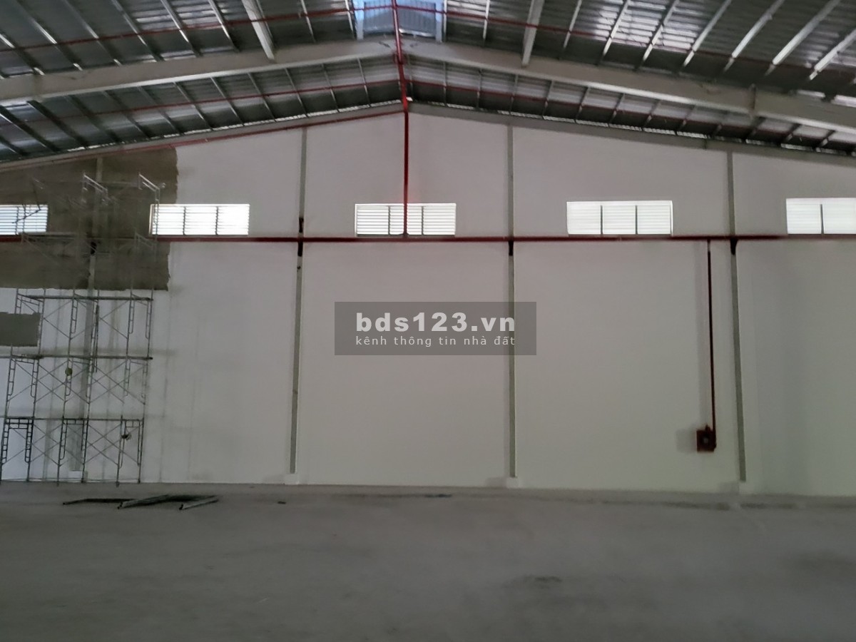 Cho thuê 2800m2 XƯỞNG 100% mới Tân Uyên Bình Dương Gía: 220 triệu/tháng, PCCC tự động, đường cont