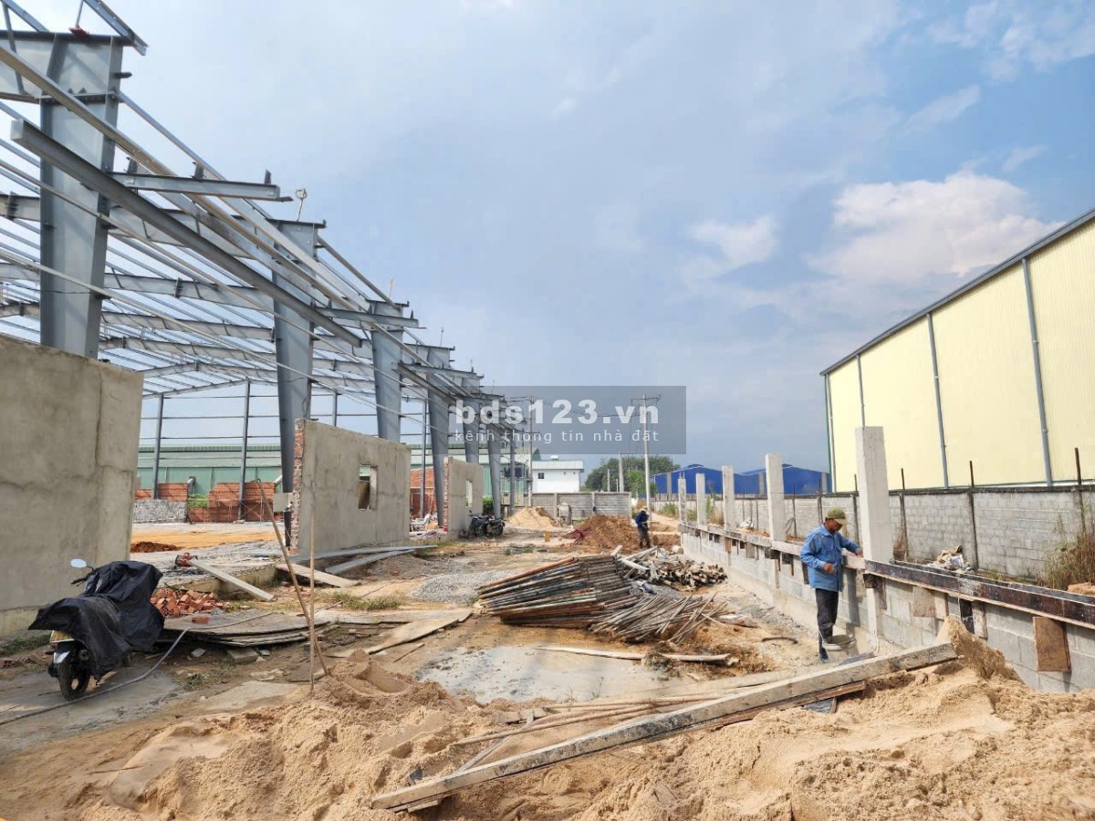 Cho thuê 2800m2 XƯỞNG 100% mới Tân Uyên Bình Dương Gía: 220 triệu/tháng, PCCC tự động, đường cont