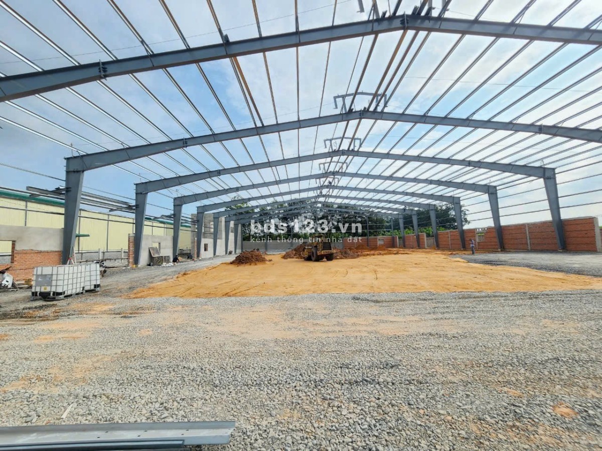 Cho thuê 2800m2 XƯỞNG 100% mới Tân Uyên Bình Dương Gía: 220 triệu/tháng, PCCC tự động, đường cont