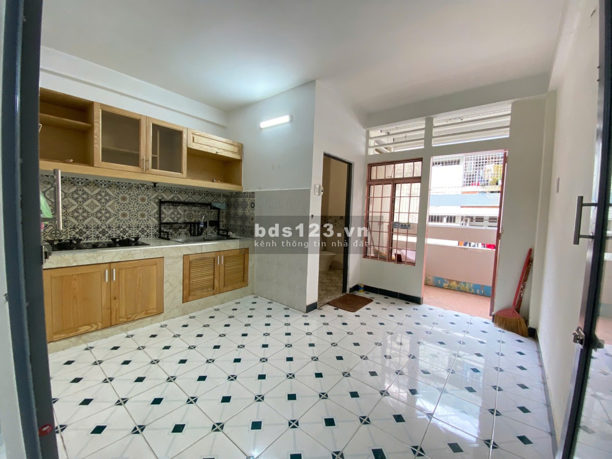 Chính chủ bán căn hộ 44m2 Phường 3 Q4, tầng 3, 1 PN nhà trống giao ngay