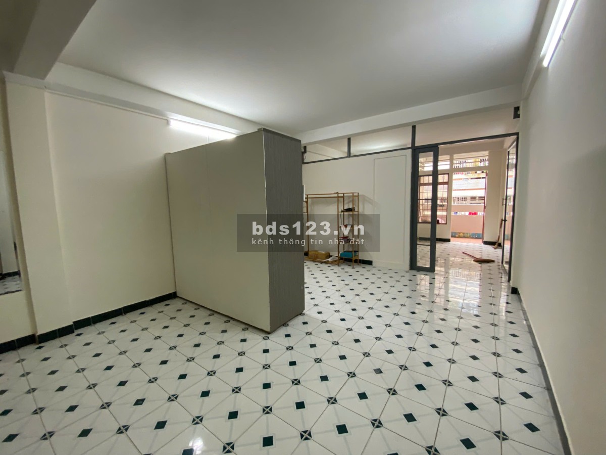 Chính chủ bán căn hộ 44m2 Phường 3 Q4, tầng 3, 1 PN nhà trống giao ngay