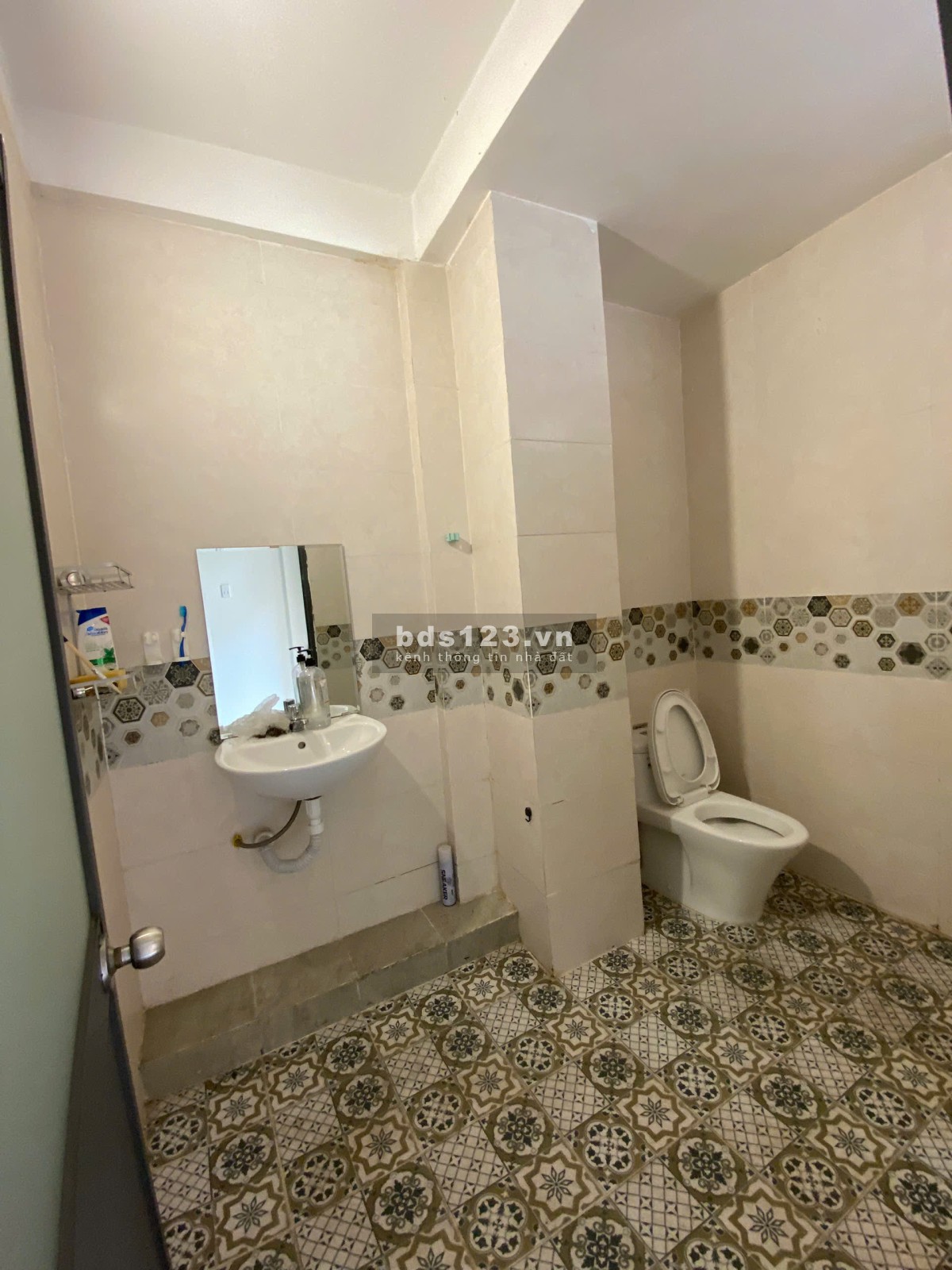 Chính chủ bán căn hộ 44m2 Phường 3 Q4, tầng 3, 1 PN nhà trống giao ngay