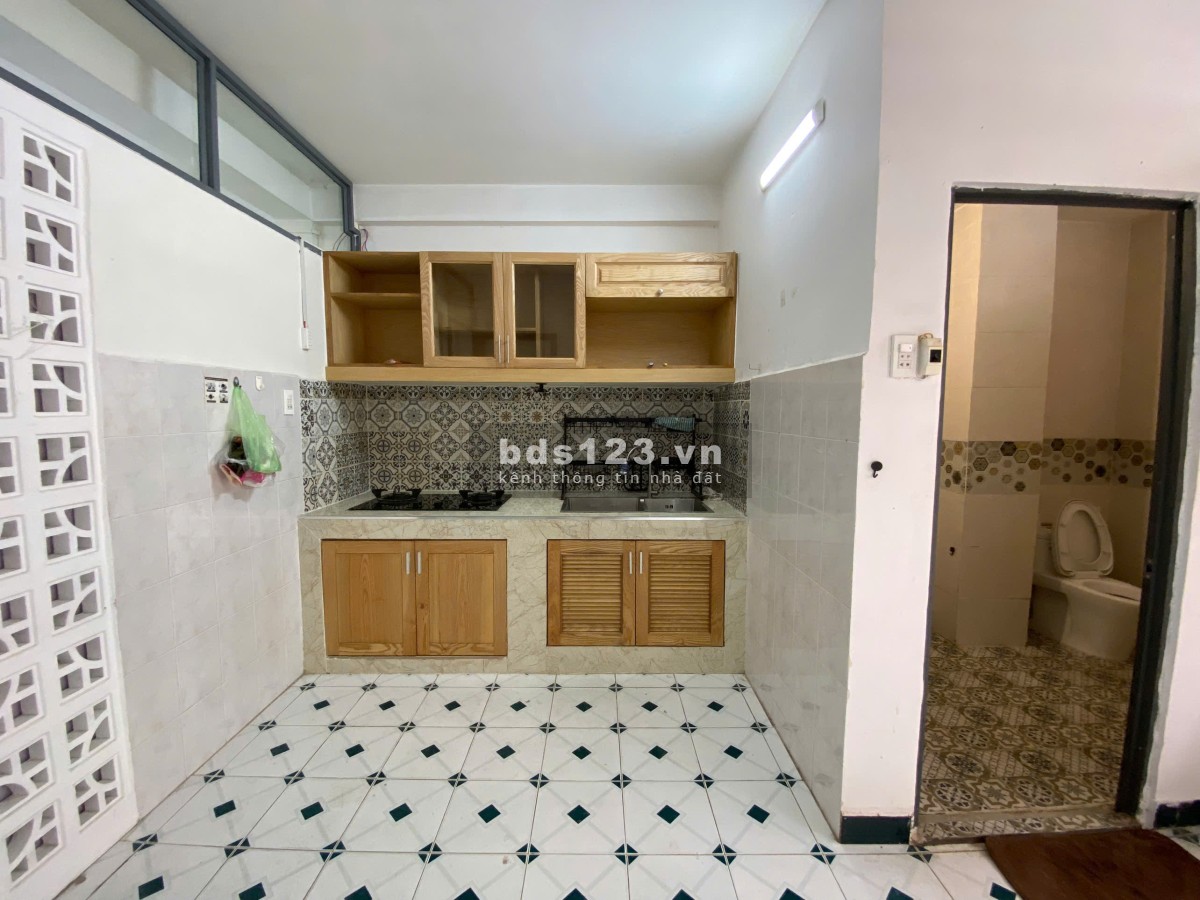 Chính chủ bán căn hộ 44m2 Phường 3 Q4, tầng 3, 1 PN nhà trống giao ngay