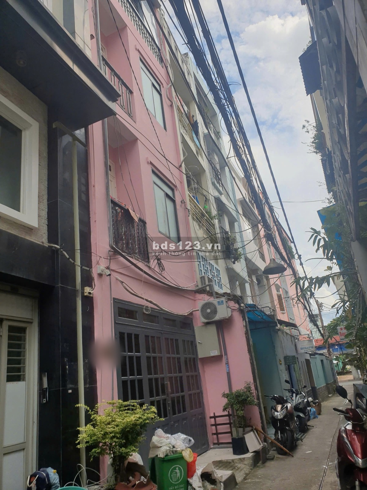 Ngang 4m Q.1 - 4 tầng vuông vức - 7 bước ra hxh trải nhựa - Chưa đến 9 tỷ