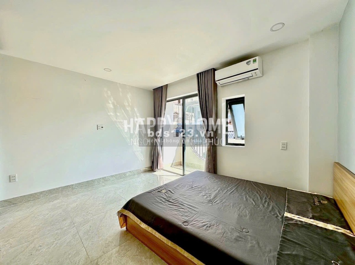 Siêu phẩm Trần Khắc Chân 7TR5 ban công