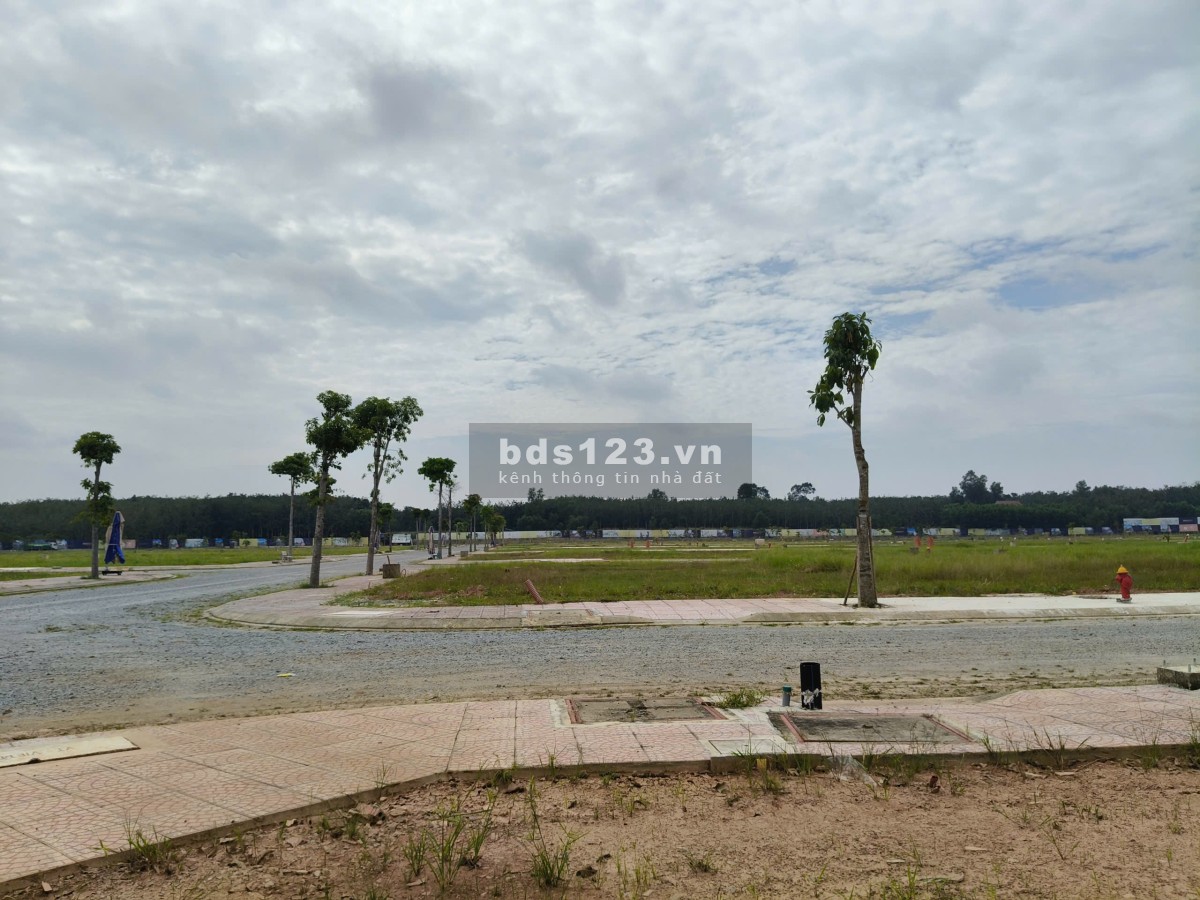 Chính chủ Đất mặt đường lớn khu đô thị trung tâm, đối diện khu công nghiệp Tân Bình giá 868 Triệu