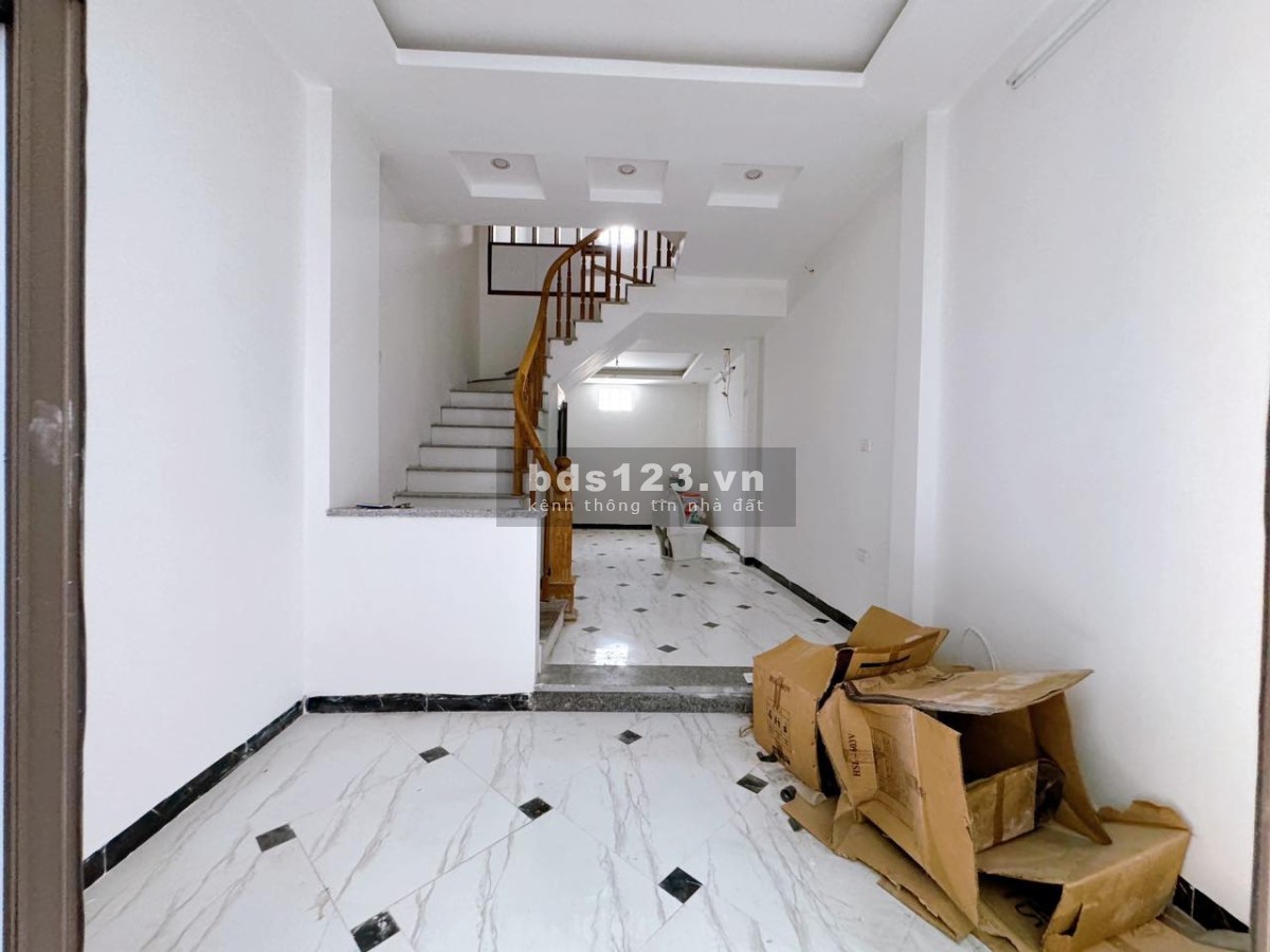 Bán nhà Cao Viên 47m2, 3 tầng, thoáng mát, hiện đại, ô tô đổ cửa