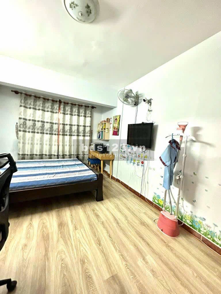 Chung cư Miếu Nổi(Thang bộ) Vũ Huy Tấn, BT: 97m2 2p ngủ, NT giá 11tr/th