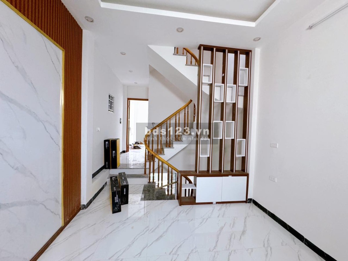 Bán nhà Cao Viên 47m2, 3 tầng, thoáng mát, hiện đại, ô tô đổ cửa