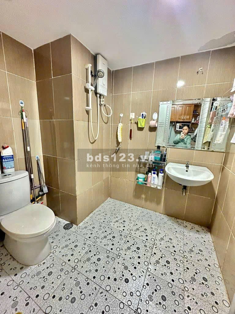 Chung cư Miếu Nổi(Thang bộ) Vũ Huy Tấn, BT: 97m2 2p ngủ, NT giá 11tr/th