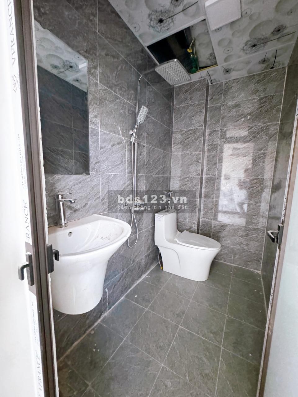 Bán nhà Cao Viên 47m2, 3 tầng, thoáng mát, hiện đại, ô tô đổ cửa