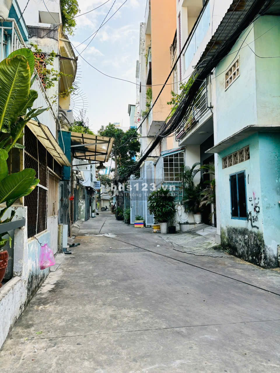 Cho thuê nhà nguyên căn hẻm xe hơi, Phương 5, Quận 11 (5X10 - 50M2) CÓ GÁC NHỎ.