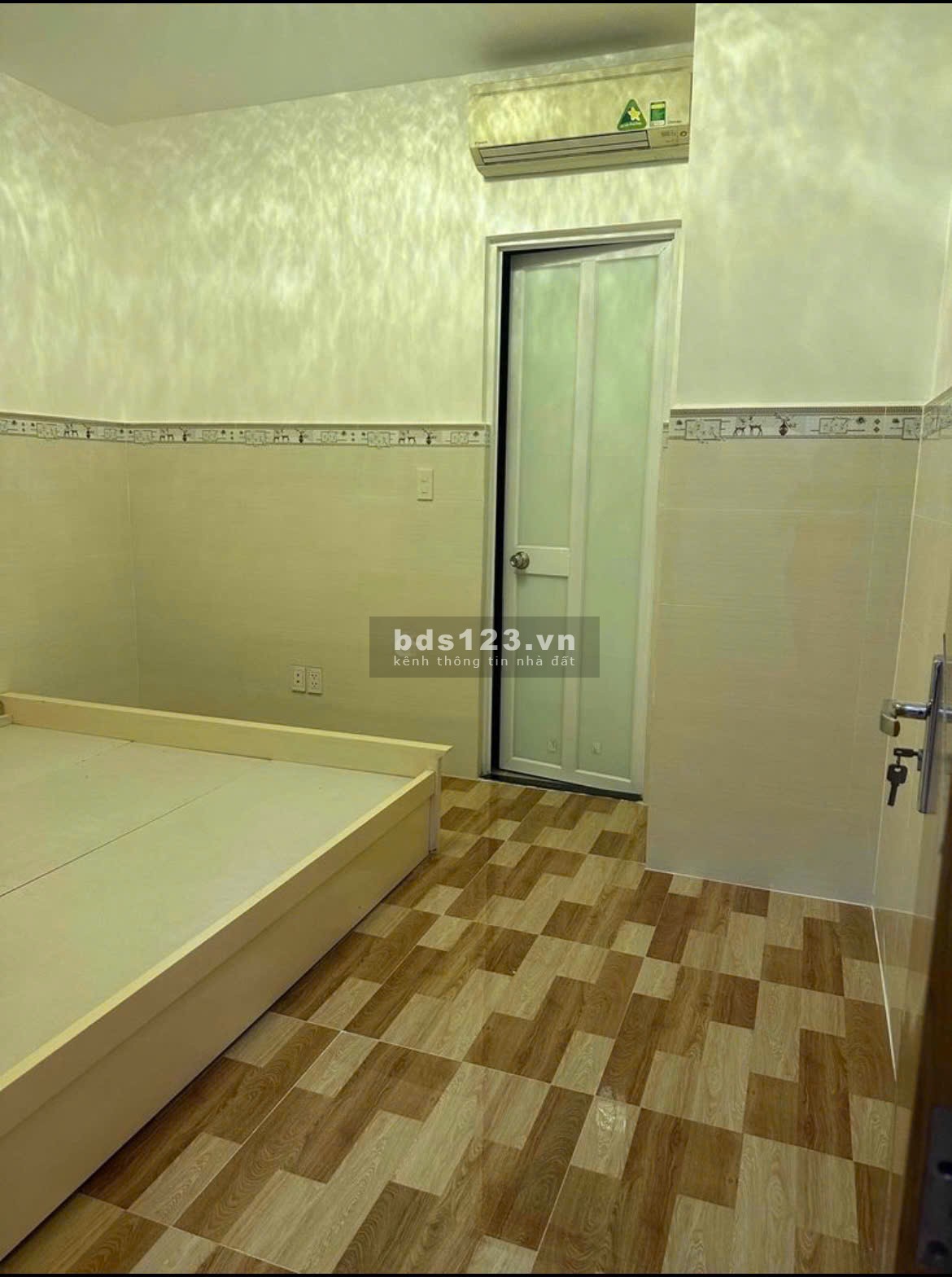Cho thuê căn hộ lầu 2, Nam Kì Khởi Nghĩa, P8, Q3, 87m2, 2pn,11tr/tháng