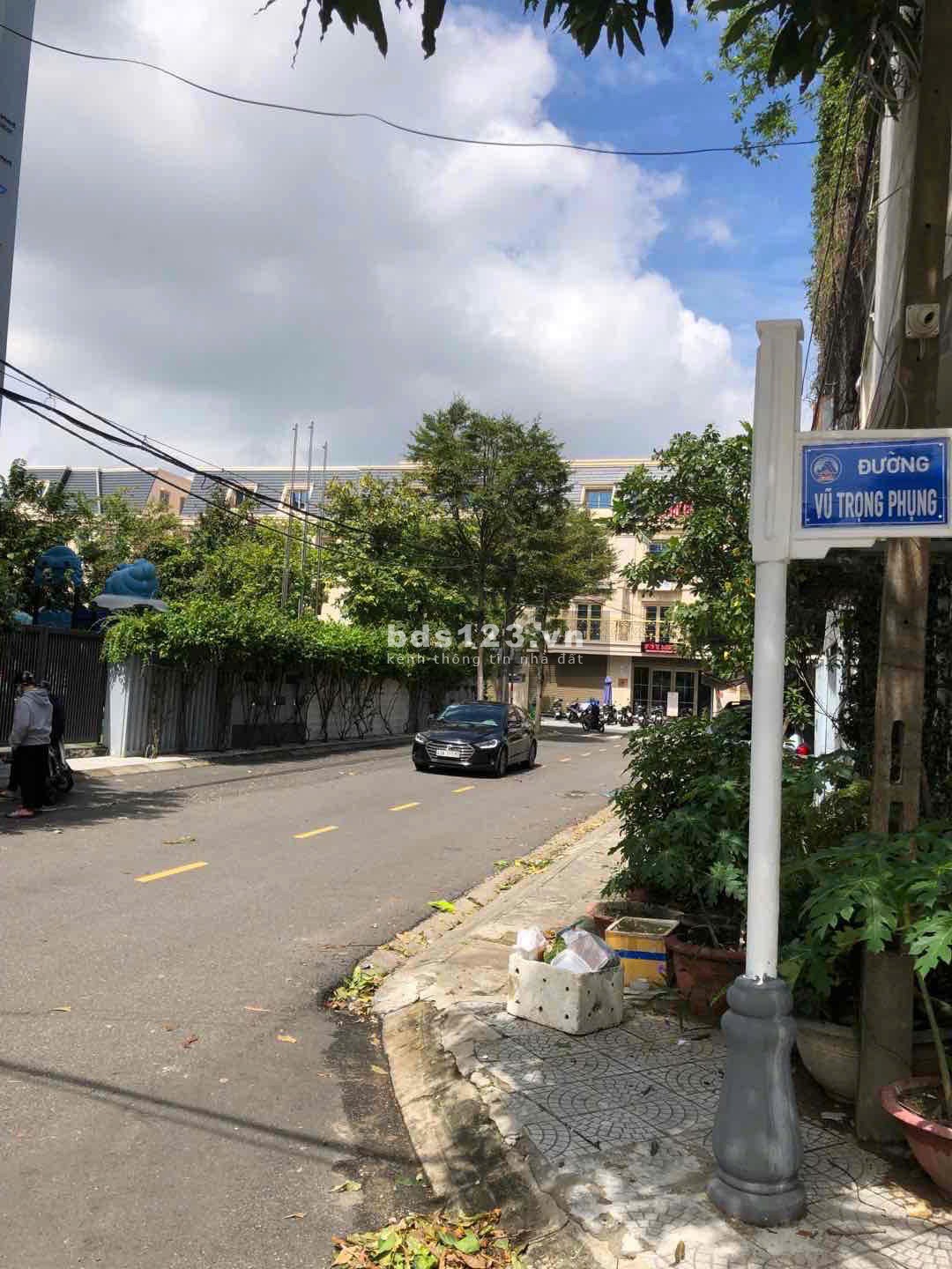 Nhà 2 tầng vị trí đắc địa Hải Châu. Nhay TT thương mại và tòa căn hộ 40 tầng cao cấp The Estuary