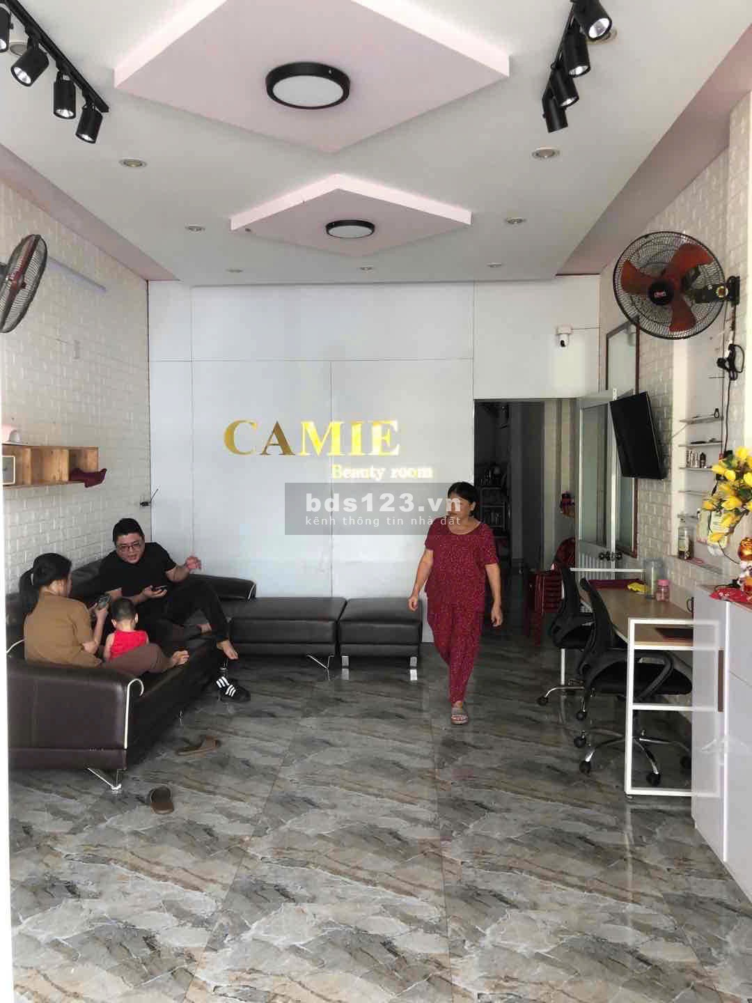 Nhà 2 tầng vị trí đắc địa Hải Châu. Nhay TT thương mại và tòa căn hộ 40 tầng cao cấp The Estuary
