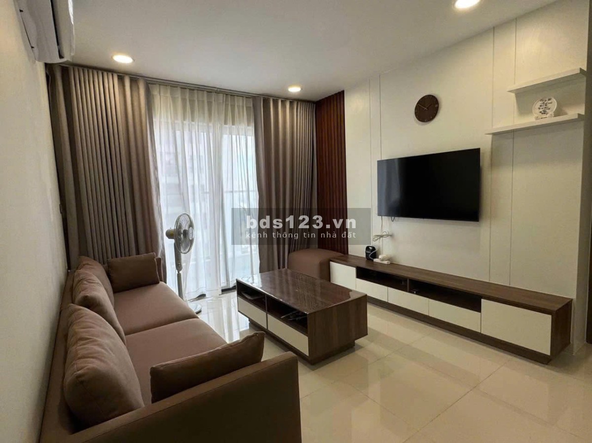 Chung cư Hoa Sen, Lạc Long Quân, p10, Q11: 105m2, 3p ngủ, 2wc, Nội thất, 15tr