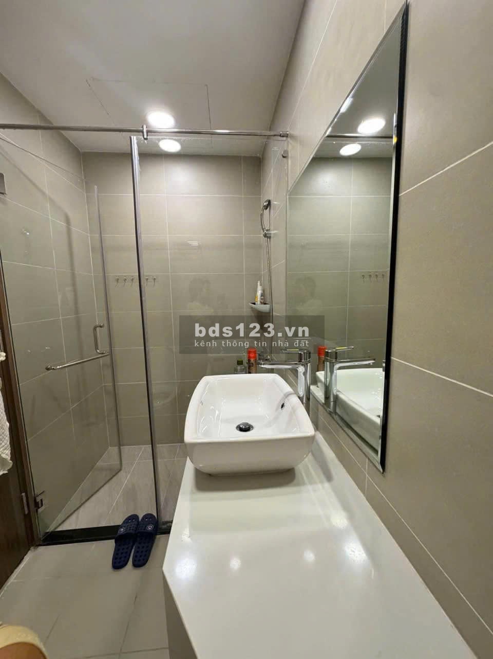 Chung cư Hoa Sen, Lạc Long Quân, p10, Q11: 105m2, 3p ngủ, 2wc, Nội thất, 15tr