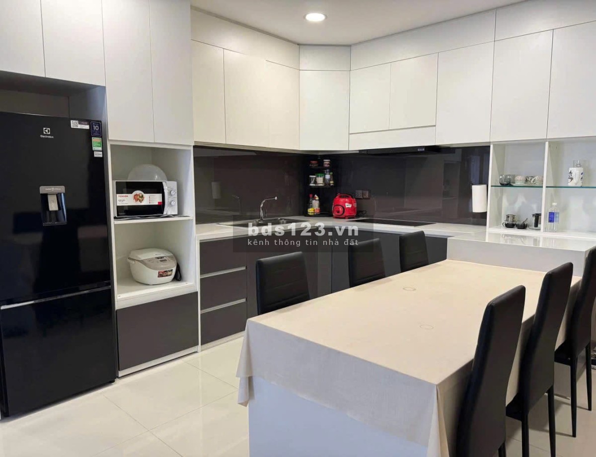 Chung cư Hoa Sen, Lạc Long Quân, p10, Q11: 105m2, 3p ngủ, 2wc, Nội thất, 15tr