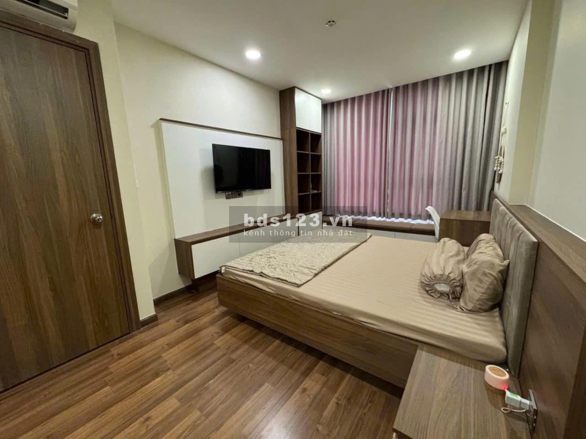 Chung cư Hoa Sen, Lạc Long Quân, p10, Q11: 105m2, 3p ngủ, 2wc, Nội thất, 15tr