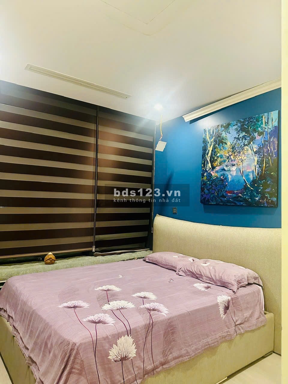 Cần bán gấp căn hộ 3PN 2WC Vinhomes Golden River SHVV 121m2 giá 28,x tỷ all in đã có sổ hồng