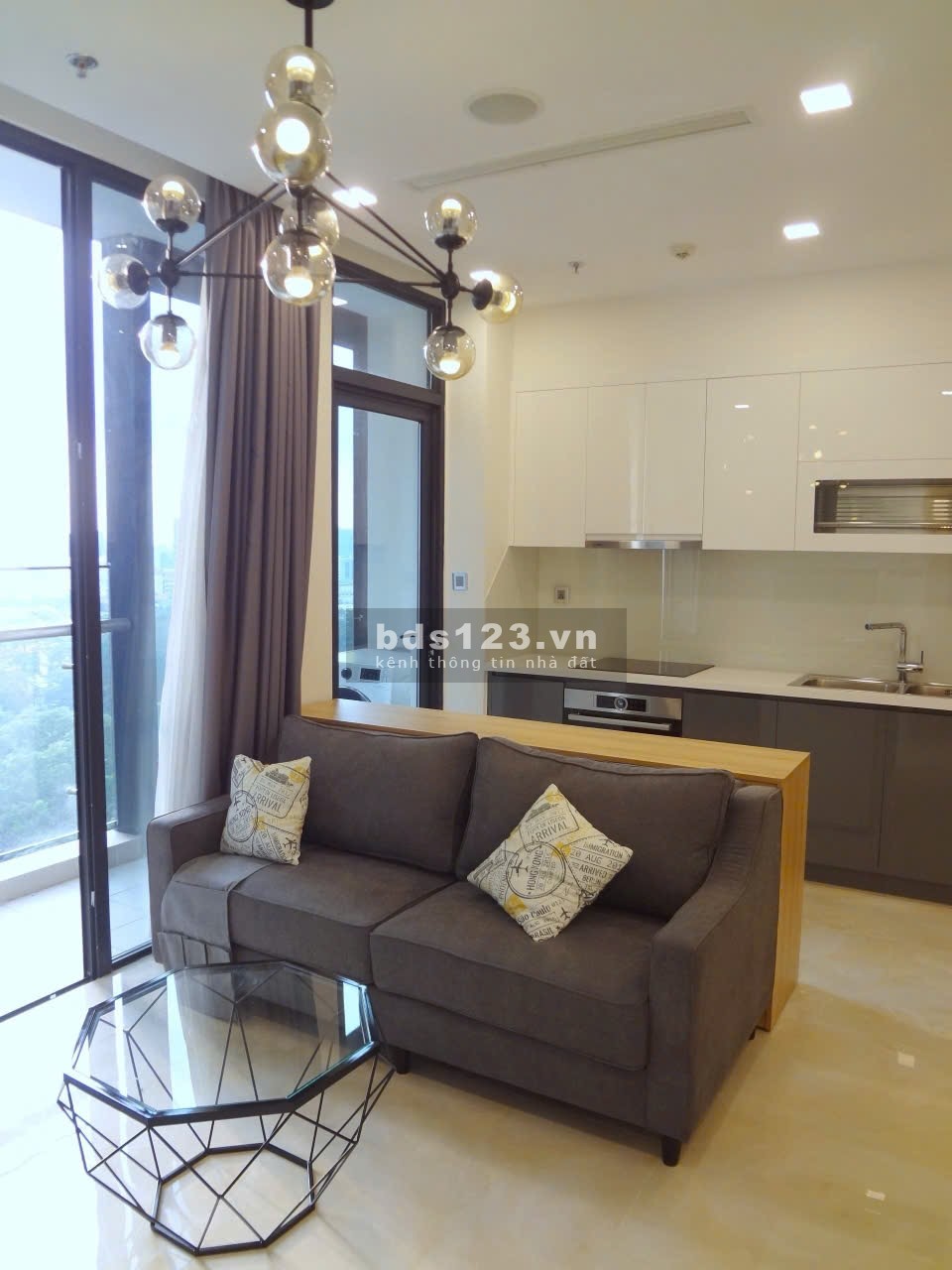 Cần bán gấp căn hộ 2pn 2wc vinhomes golden river 70m2 giá 10 tỷ all in ( sổ hồng vĩnh viễn )