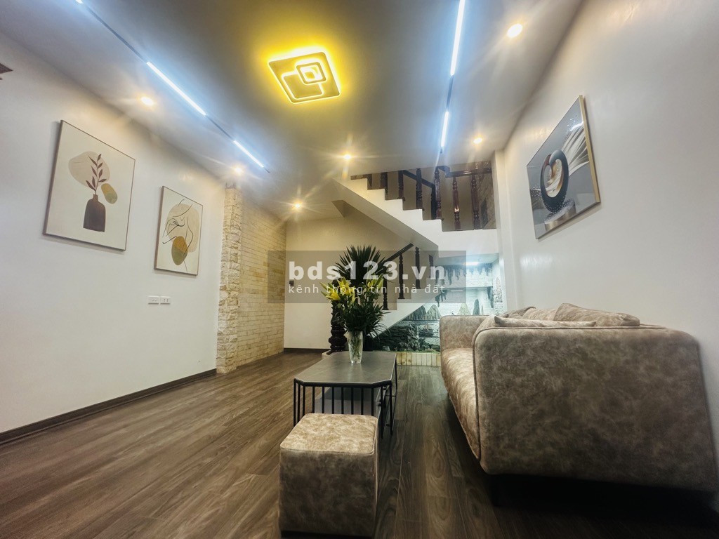 Bán gấp - Bán nhà, Lĩnh Nam, Hoàng Mai – Giá rẻ - 35m – 4T - Giá 4x tỷ