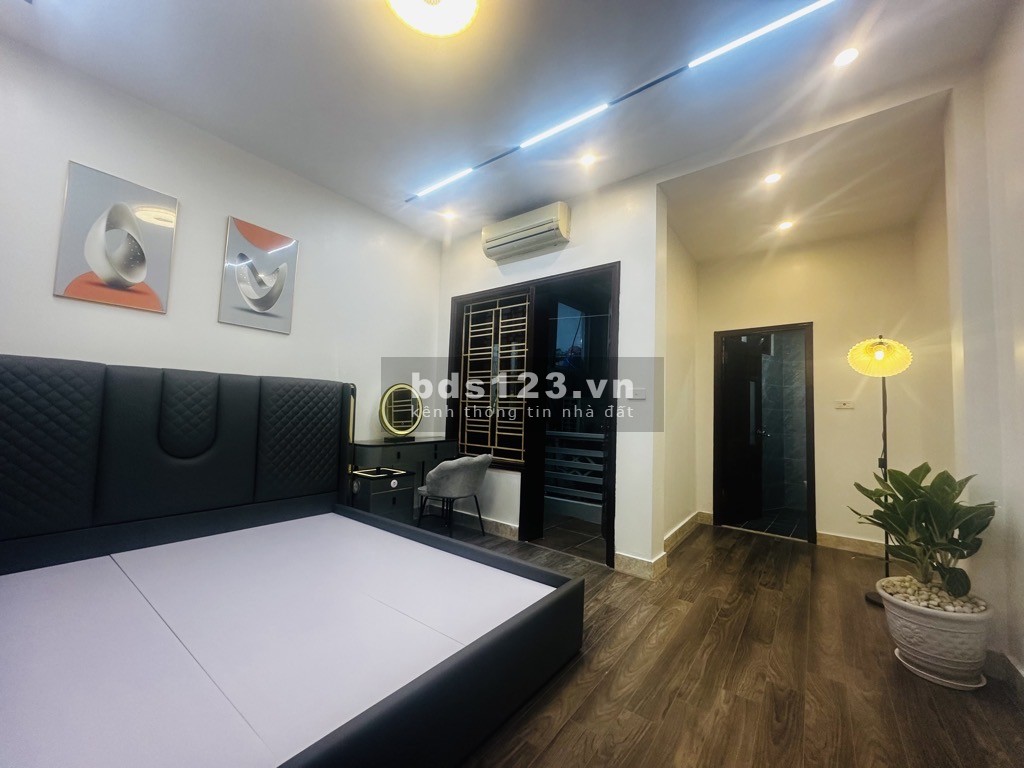 Bán gấp - Bán nhà, Lĩnh Nam, Hoàng Mai – Giá rẻ - 35m – 4T - Giá 4x tỷ