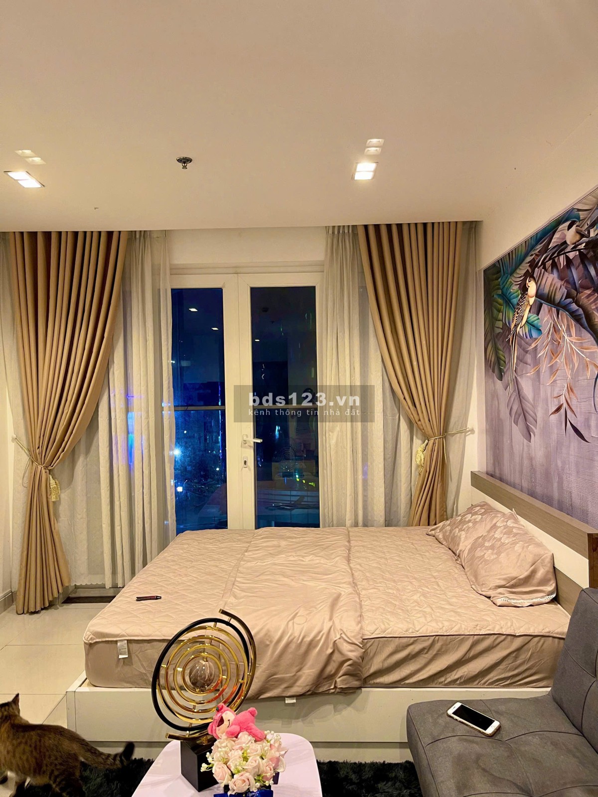 Cho thuê căn hộ chung cư Sky Center - Kế sân bay Tân Sơn Nhất. Full nội thất, ở liền