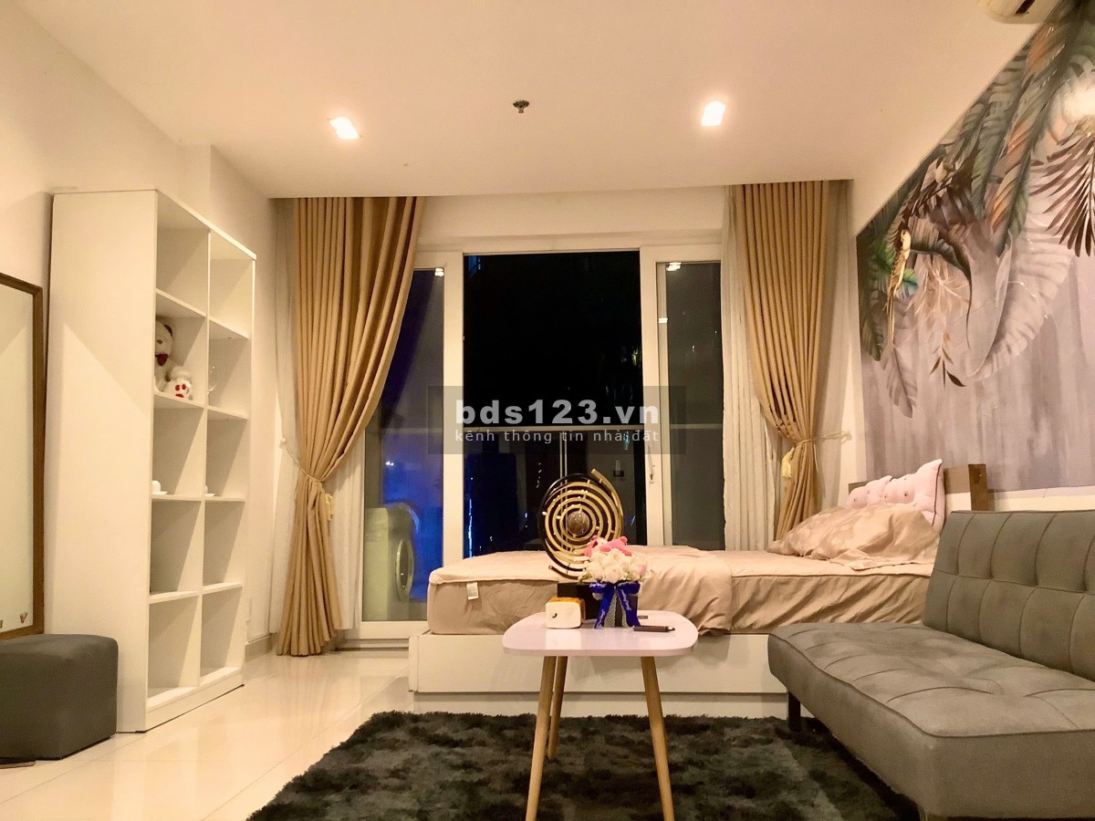 Cho thuê căn hộ chung cư Sky Center - Kế sân bay Tân Sơn Nhất. Full nội thất, ở liền