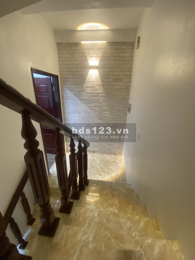 Bán nhà phố Vũ Thạnh,dân xây, thiết kế hiện đại, gõ ba gác tránh, 5 tầng, giá 6.9 tỷ