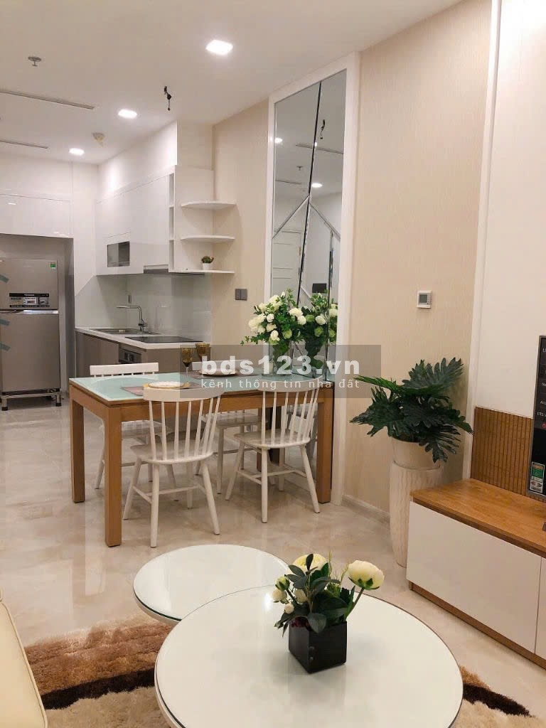 Cần bán gấp căn hộ 1 phòng ngủ 53m2 tại Vinhomes Golden River quận 1 giá chỉ 6,2 tỷ all in