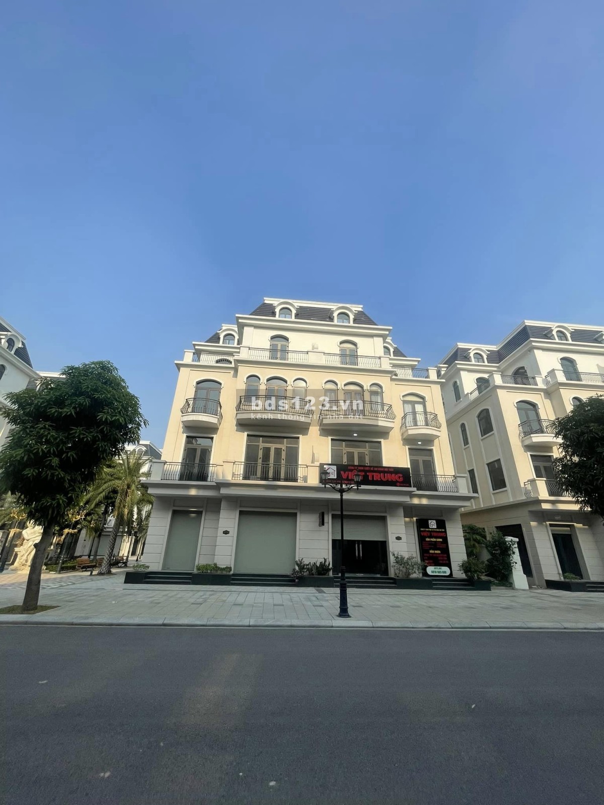Cần bán căn shophouse song lập 150m2 - hoàn thiện 2 tầng - dòng tiền cao - giá rẻ nhất VHOP2