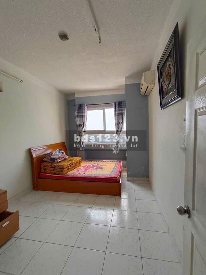 Cho thuê căn hộ lầu 1, Nam Kì Khởi Nghĩa Q3: 102m2, 2p ngủ, NT 11tr/tháng