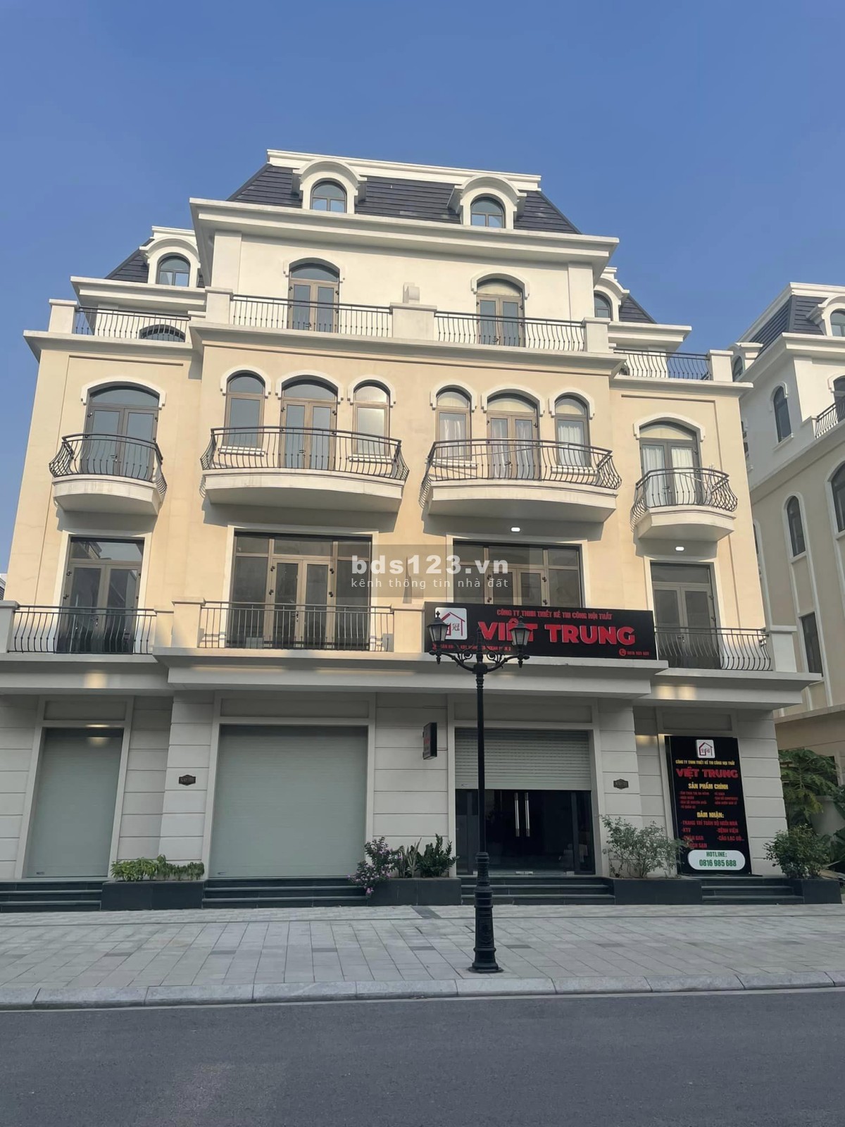 Cần bán căn shophouse song lập 150m2 - hoàn thiện 2 tầng - dòng tiền cao - giá rẻ nhất VHOP2
