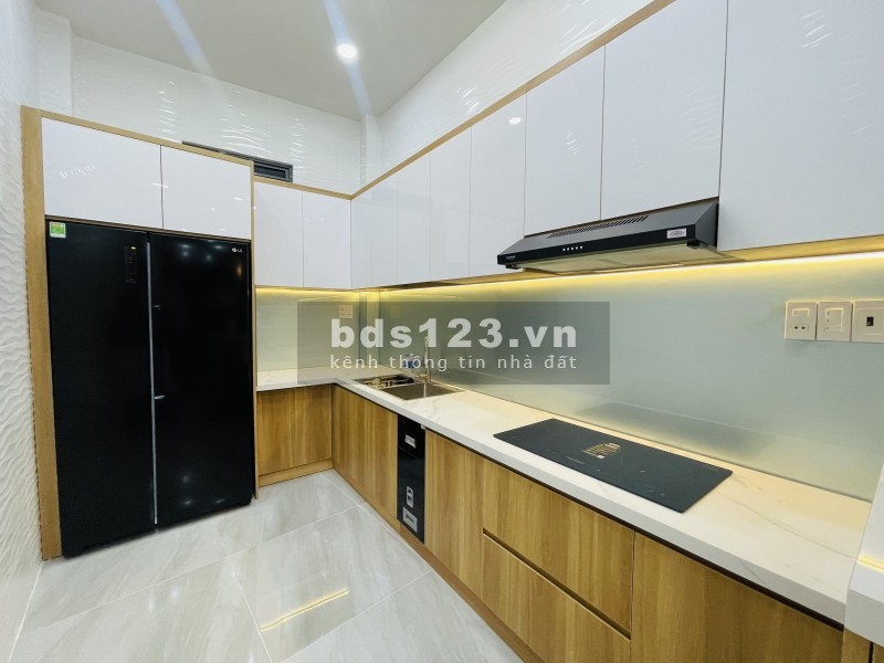 Bán Nhà Phan Huy Ích (4.8x12.5) 3 Tầng 4PN Gần Emart Chỉ Hơn 5 tỷ