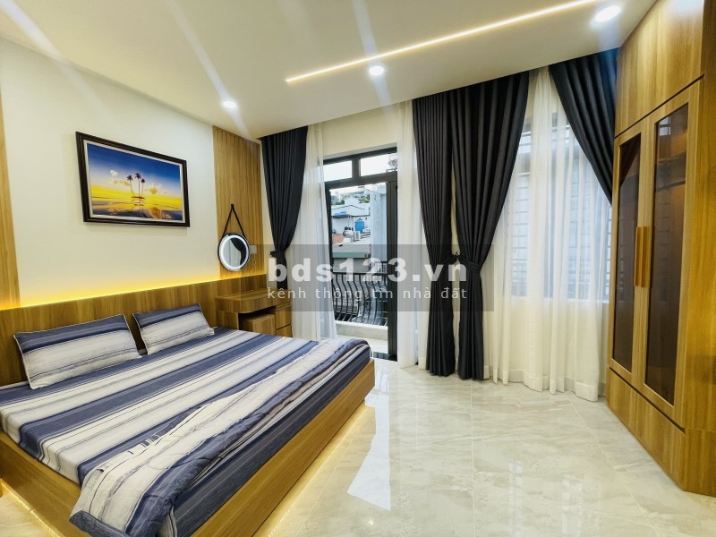 Bán Nhà Phan Huy Ích (4.8x12.5) 3 Tầng 4PN Gần Emart Chỉ Hơn 5 tỷ