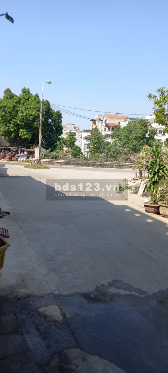 Chính chủ cần cho thuê kiot bán hàng số 10 Đường ven sông ngay chân cầu vượt Tự Khoát