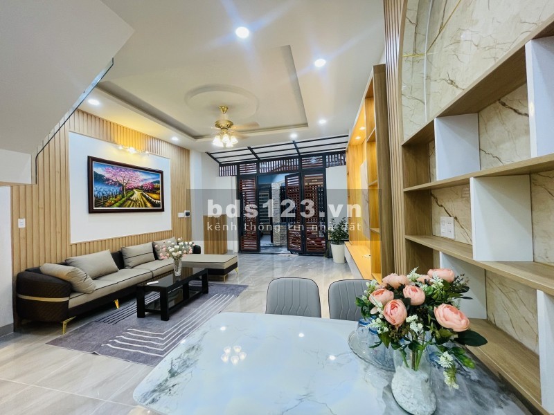 Bán Nhà Phan Huy Ích (4.8x12.5) 3 Tầng 4PN Gần Emart Chỉ Hơn 5 tỷ