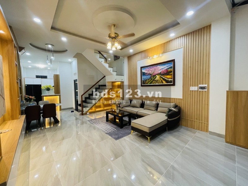 Bán Nhà Phan Huy Ích (4.8x12.5) 3 Tầng 4PN Gần Emart Chỉ Hơn 5 tỷ