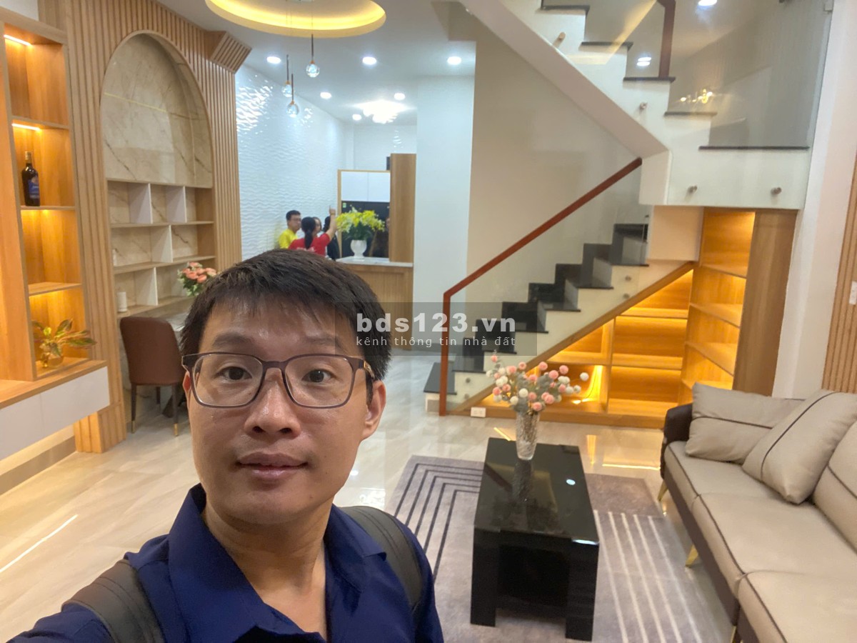 Bán Nhà Phan Huy Ích (4.8x12.5) 3 Tầng 4PN Gần Emart Chỉ Hơn 5 tỷ