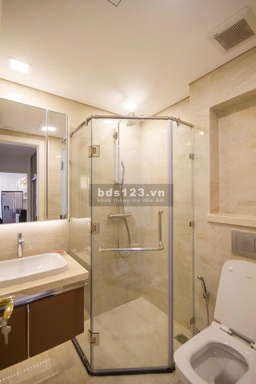 Chuyển nhượng căn hộ Vinhomes Golden Bason 2 phòng ngủ, 78m2 giá tốt