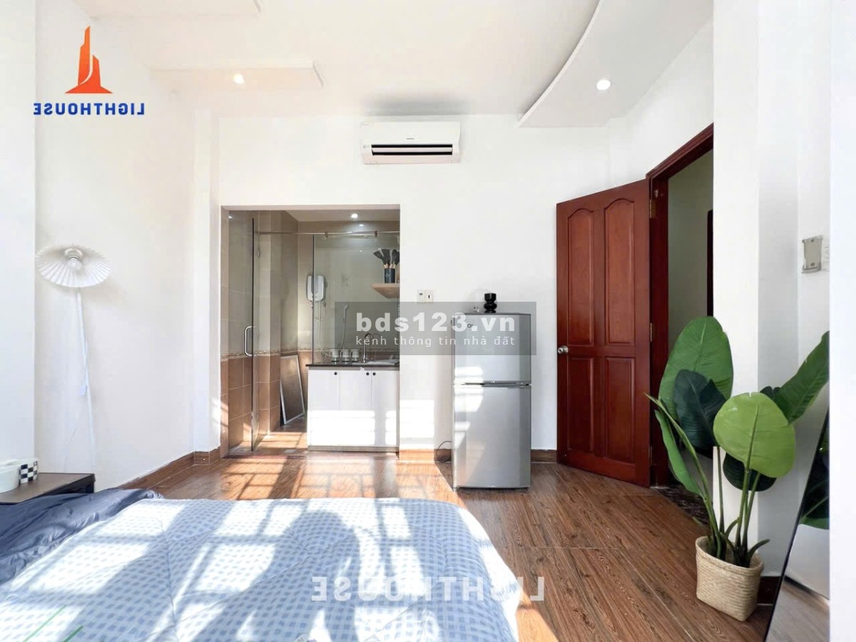Cửa sổ trời - Ngay Lotte Mart Cộng Hòa - CĐ Y Khoa Phạm Ngọc Thạch - HV Hàng Không