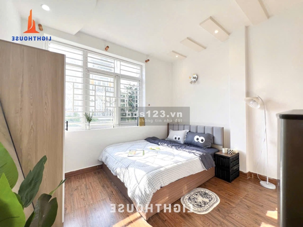 Cửa sổ trời - Ngay Lotte Mart Cộng Hòa - CĐ Y Khoa Phạm Ngọc Thạch - HV Hàng Không