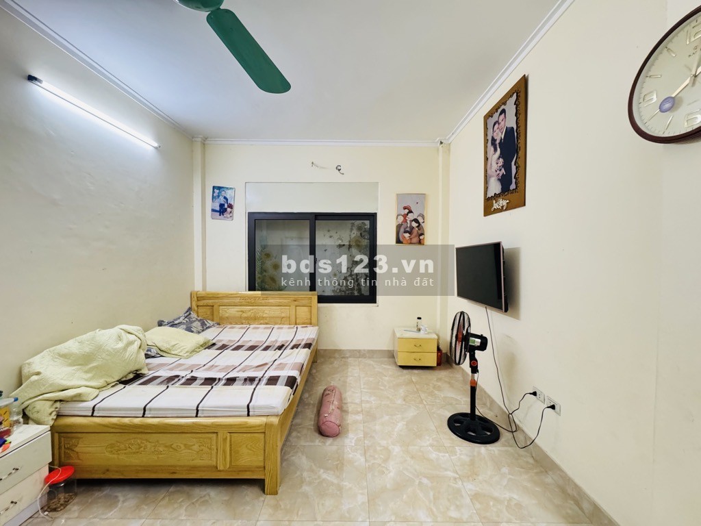Hot - Hiếm – Bán nhà Lĩnh Nam, Hoàng Mai, 30m2, 4T - Chỉ 4,05 tỷ.