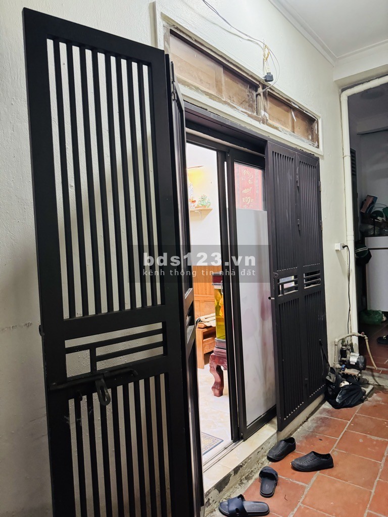 Hot - Hiếm – Bán nhà Lĩnh Nam, Hoàng Mai, 30m2, 4T - Chỉ 4,05 tỷ.