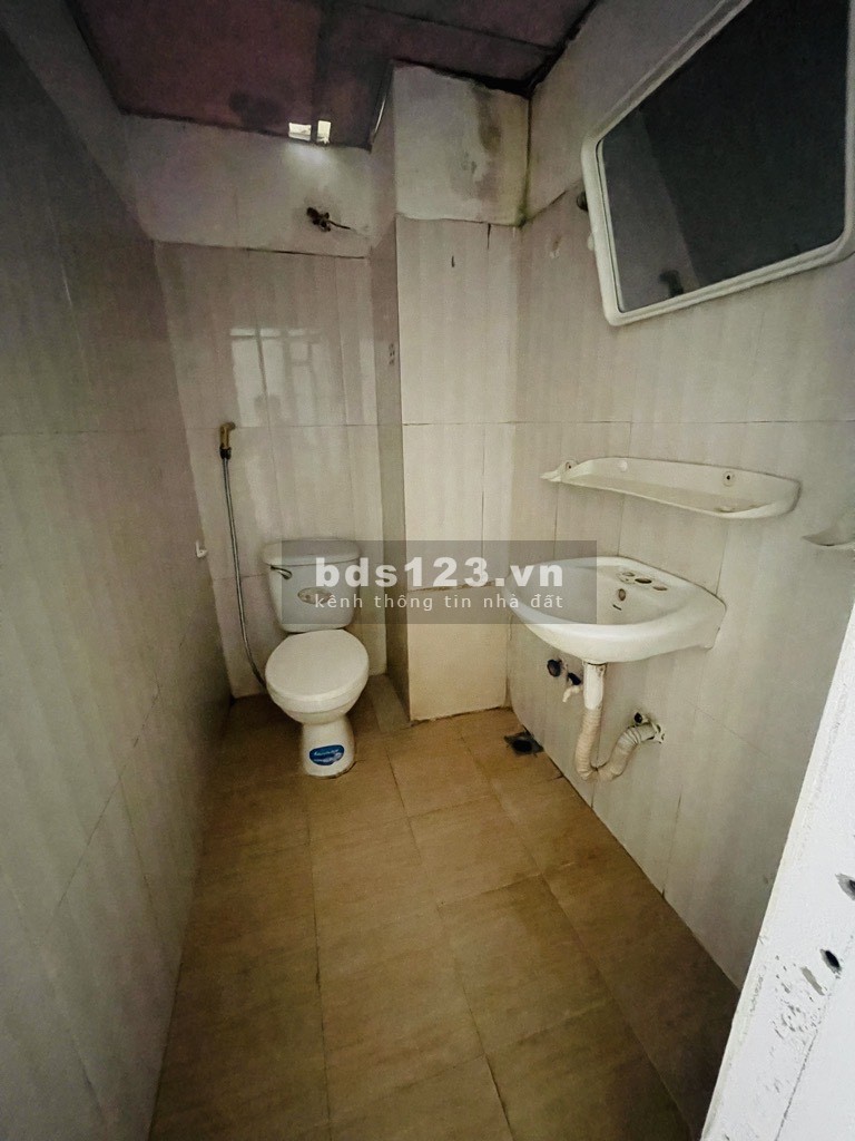 105 phố Xuân La Tây Hồ. Nhà phâ lô. 3 ô tô tránh. Thoáng trước sau. Sổ nở hậu. 68M2 chỉ 22,5 tỏi